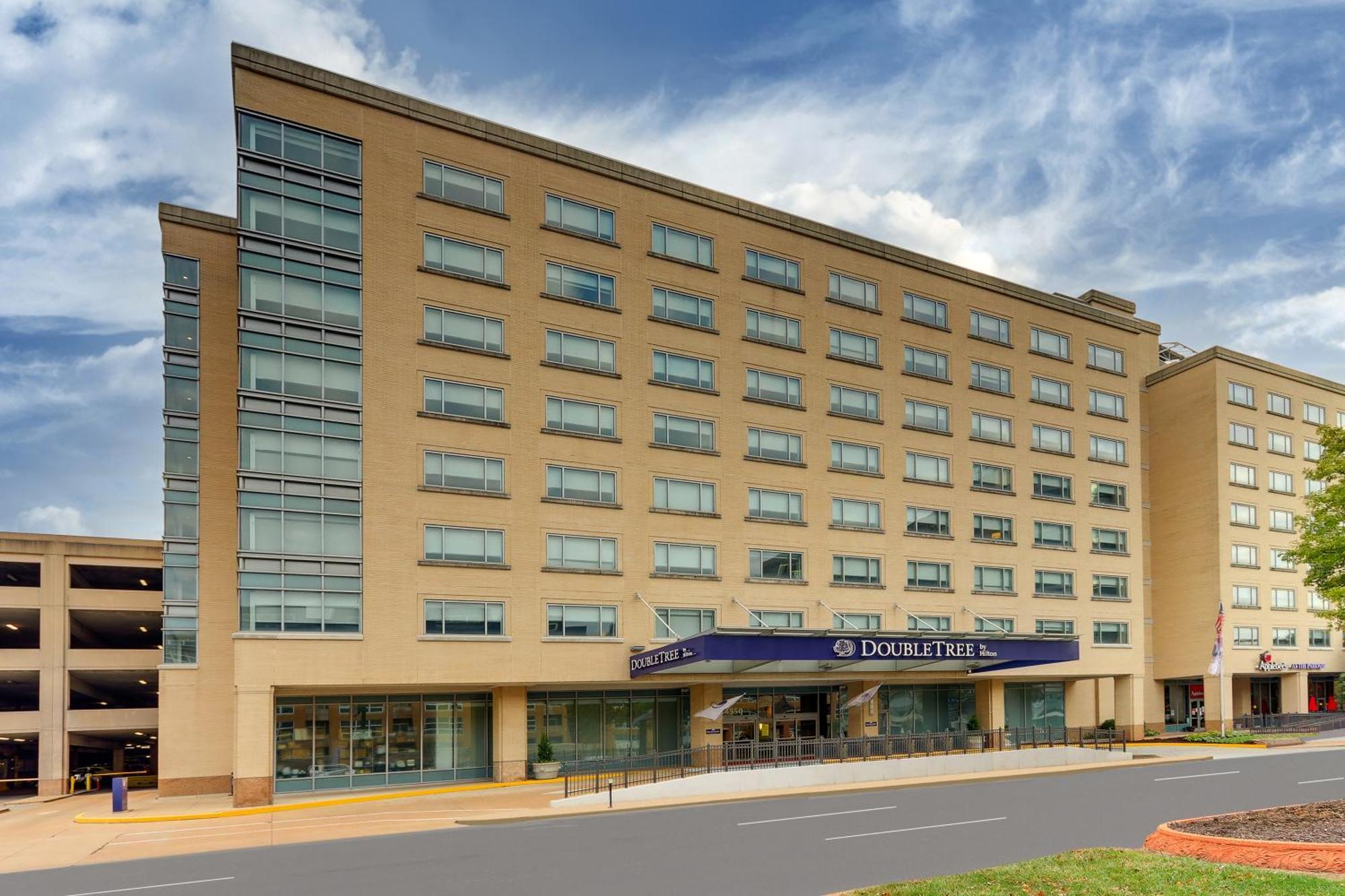 Doubletree By Hilton St. Louis Forest Park Ngoại thất bức ảnh