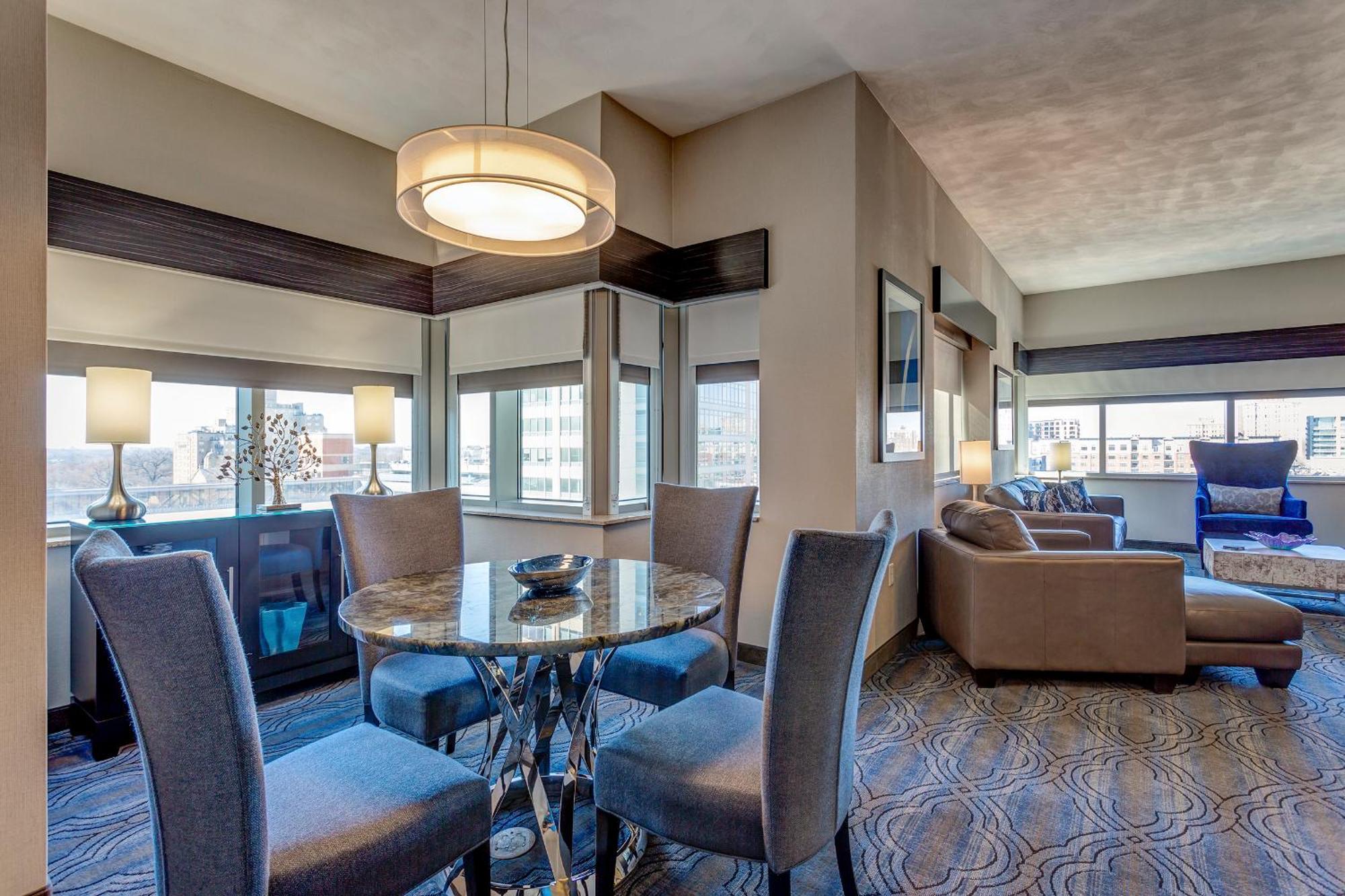 Doubletree By Hilton St. Louis Forest Park Ngoại thất bức ảnh